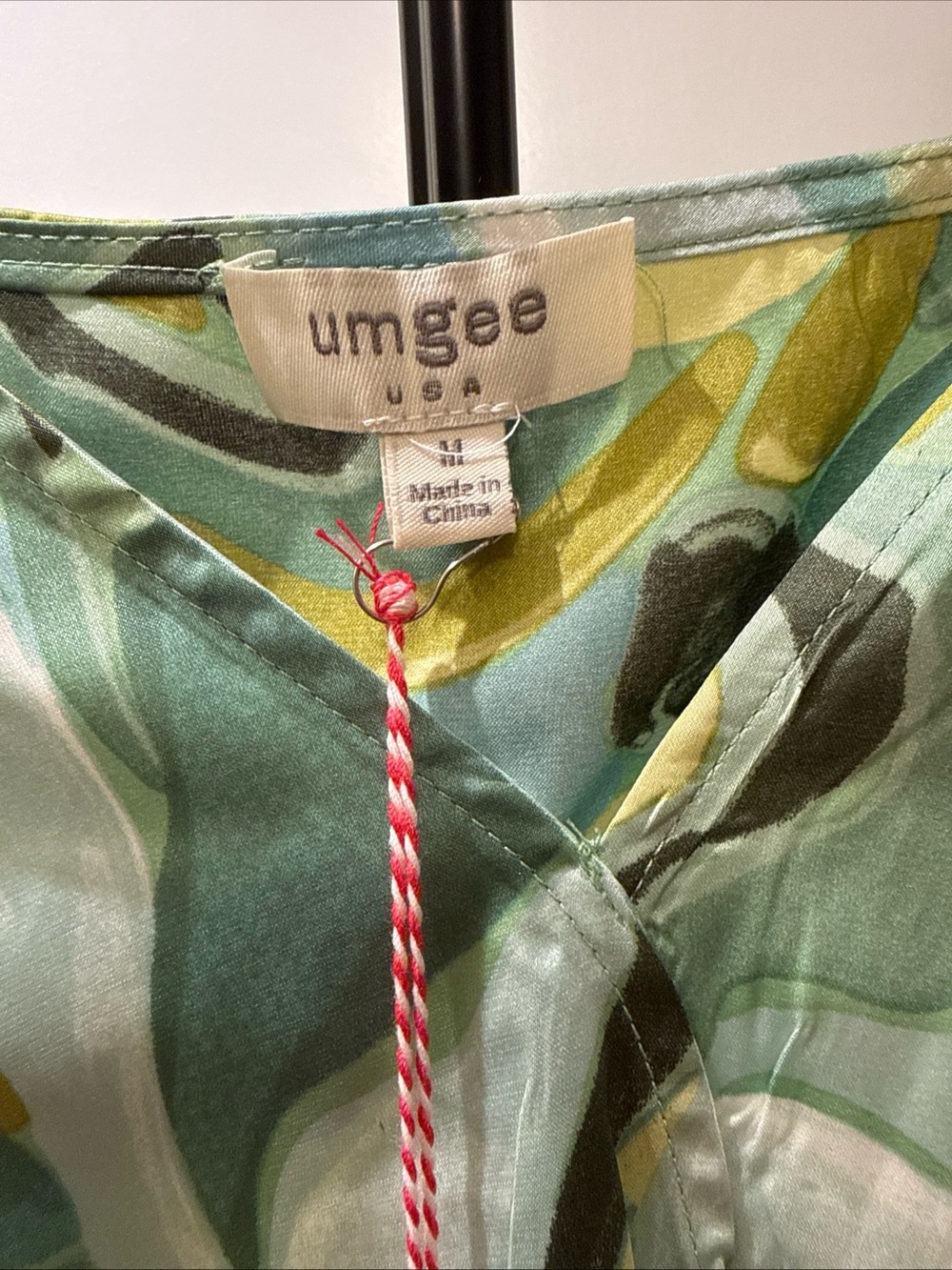 Umgee Women's Teal and Green Abstract Print V-Neck Knot-front Blouse Size M NWT - Picture 2 of 6